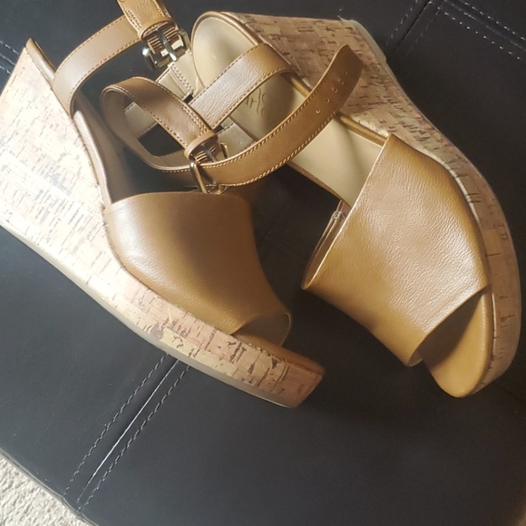 Shoes - Picture 2 of 5